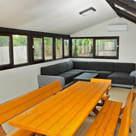 Casa din Vie, piscină încălzită, întreaga locație la 15min de centrul orașului Oradea Villa Exterior foto