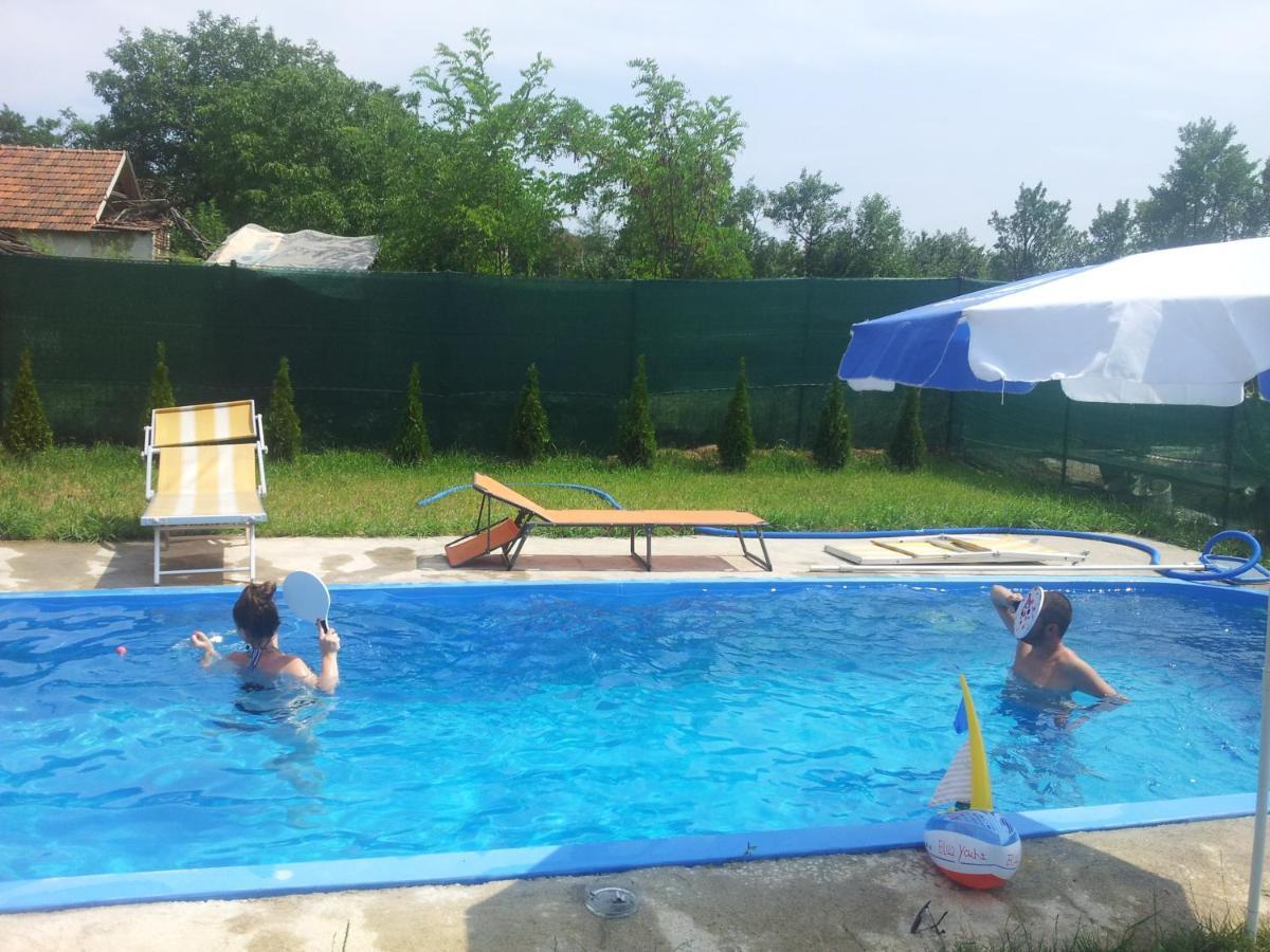 Casa din Vie, piscină încălzită, întreaga locație la 15min de centrul orașului Oradea Villa Exterior foto